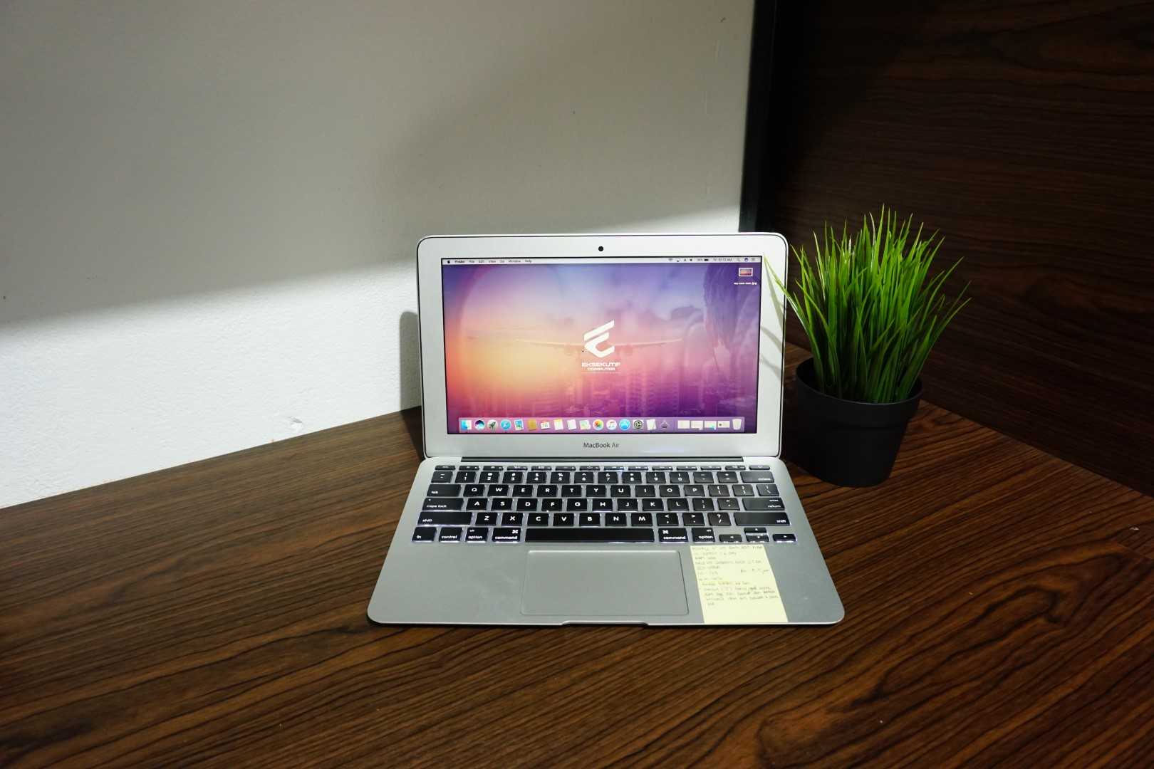 Ноутбук Apple MacBook 12" Silver (MF865) 2015 - подробные характеристики обзоры видео фото Цены в интернет-магазинах где можно купить ноутбук Apple MacBook 12" Silver (MF865) 2015