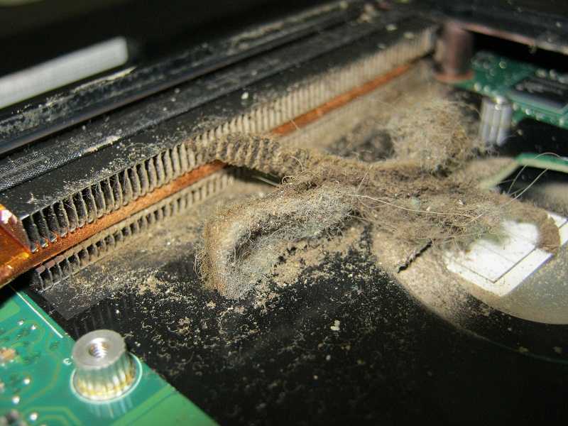 Как почистить ноутбук от пыли своими руками?