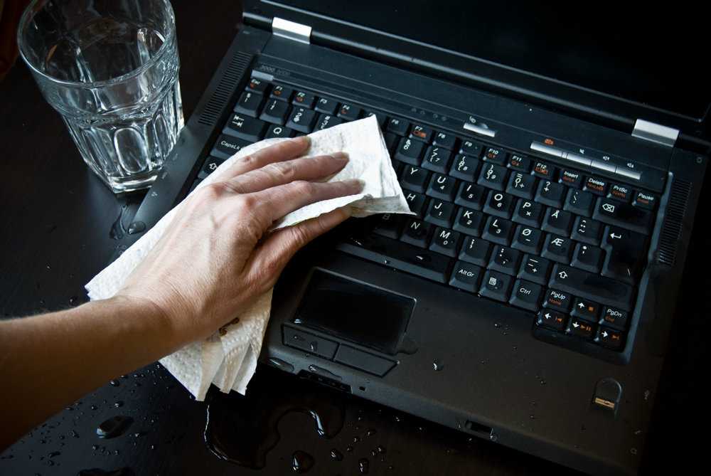 Как починить ноутбук или клавиатуру, если пролил чай (воду и др) своими руками