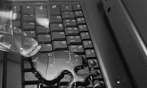 Что делать, если пролилась вода на клавиатуру ноутбука