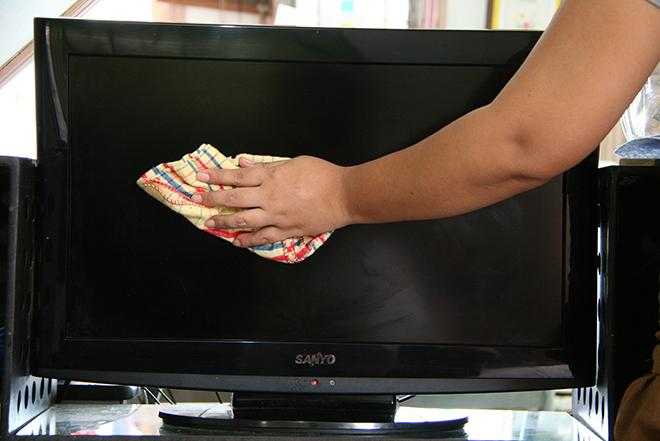 Как убрать царапины с экрана телевизора: лучшие способы и средства